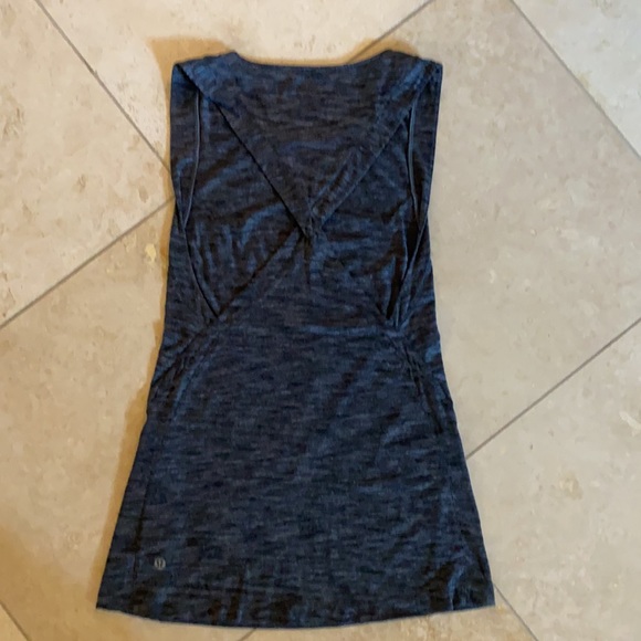 Unique Lululemon Tank 8 black space dye - Picture 2 of 3